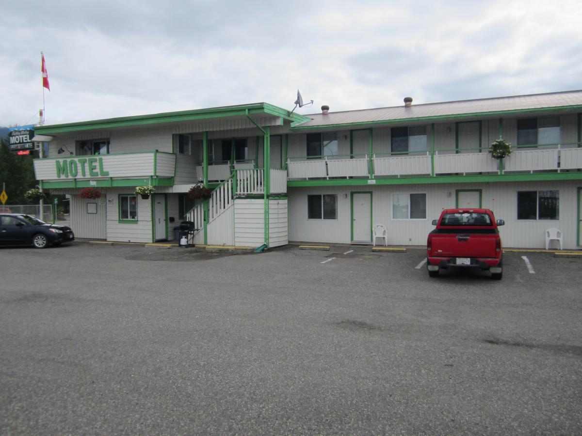 Bulkley Valley Motel New Hazelton Exterior photo