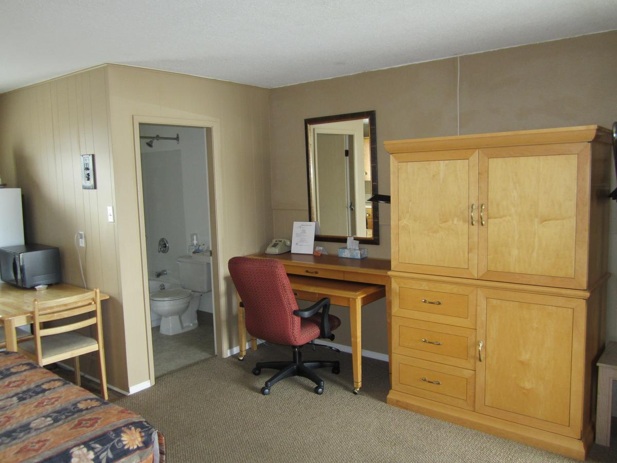 Bulkley Valley Motel New Hazelton Exterior photo